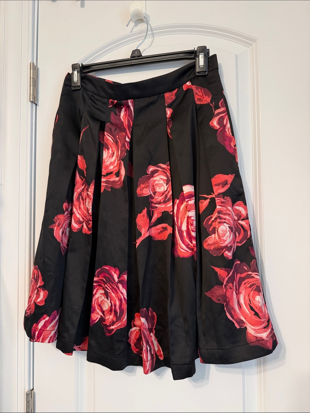 eva mendes for New York & Company Black Circle Skirt with Red-Pink Rose Print